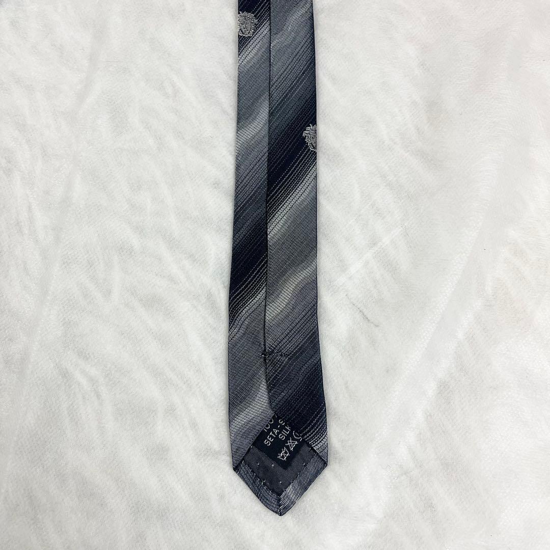 美品 ジャンニヴェルサーチ ネクタイ メデューサ柄 シルク100