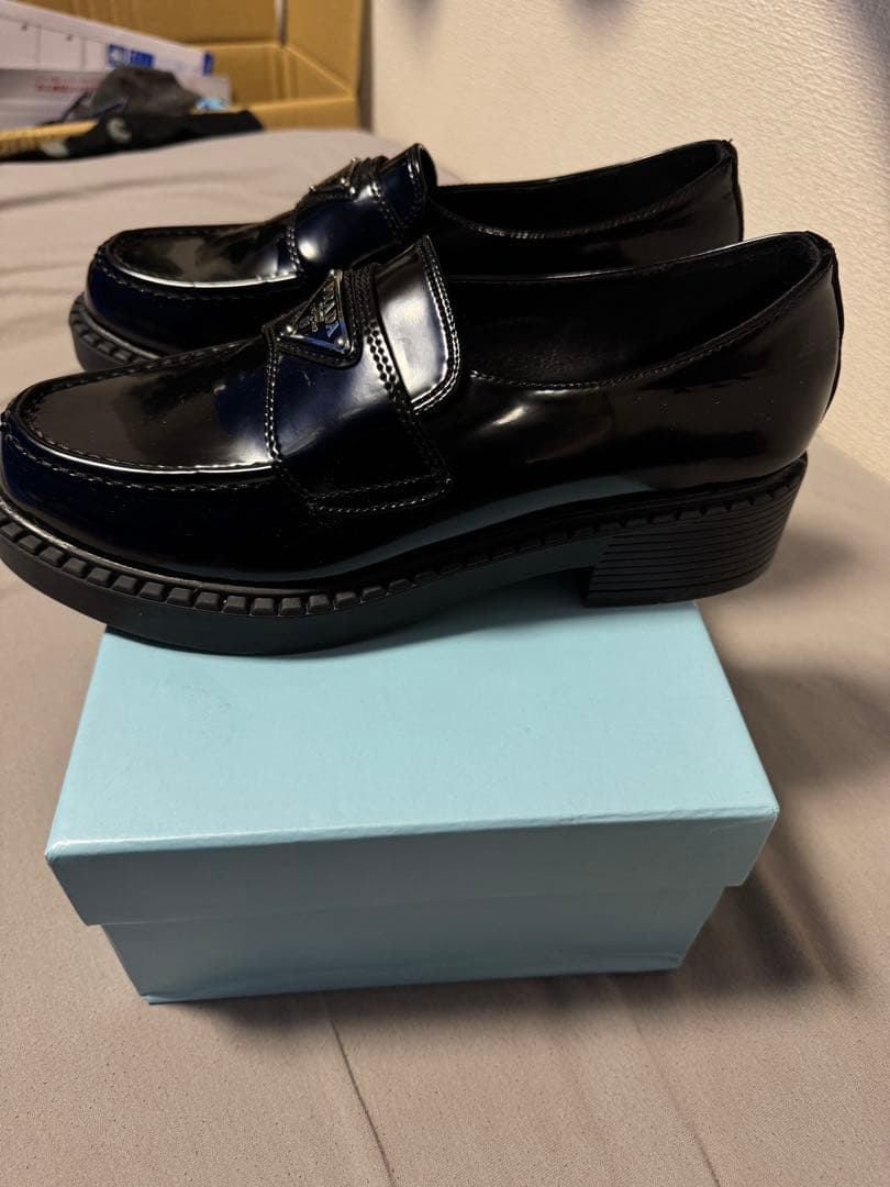 PRADA 黒 ローファー 合成皮革 - 靴アウトレット ショップ 通販