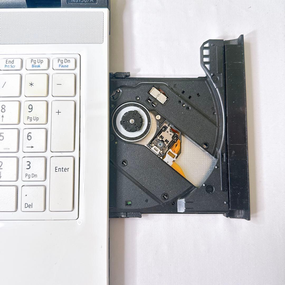 ホワイトパソコン❤️Windows11❤️高速SSD❤️マウス付き❤️届いたら