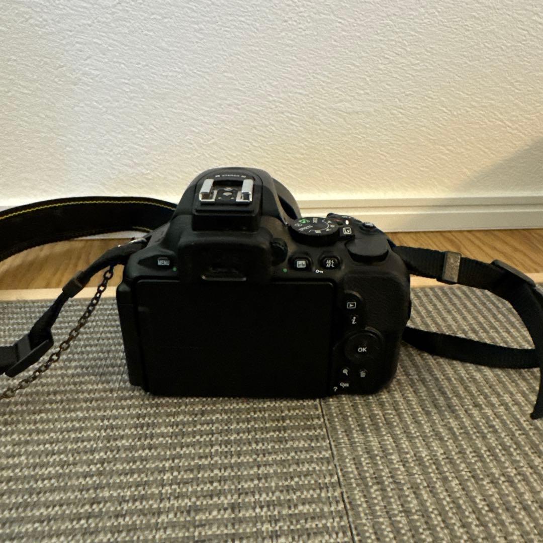 Nikon D5600 デジタル一眼レフカメラ 18-55mmレンズ付き