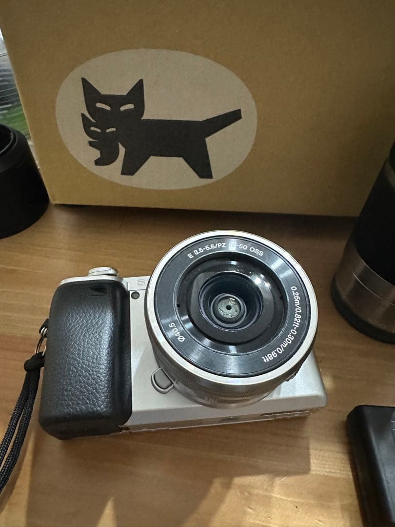 SONY α6400 ミラーレス一眼カメラ　ダブルズームキット【おまけ付き】