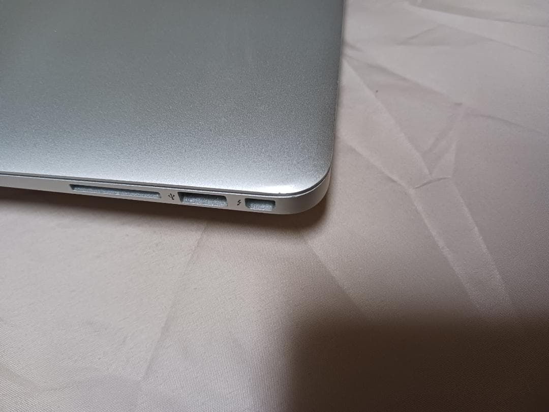 MacBook Air (13-inch, Early 2014)　充電器付属