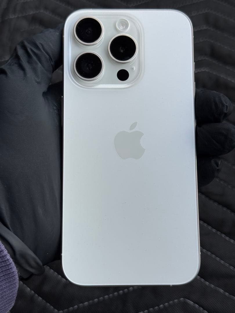 美品　iPhone 15 Pro 256GB ホワイトチタニウム