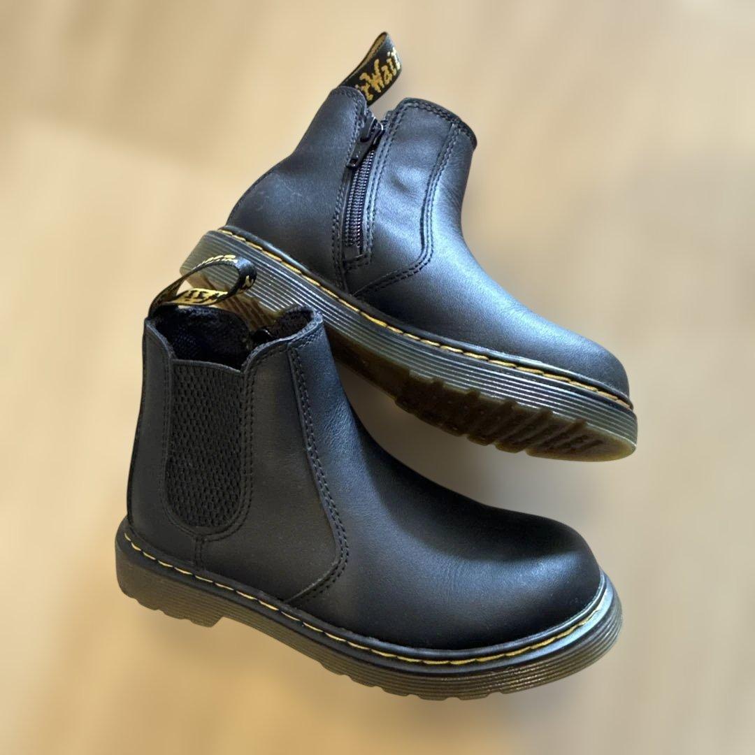 Dr. Martinsブーツ　ほぼ新品同様17〜17.5㎝ Dr. Martens】1460 J 8 ホール ブーツ（17cm～21cm）ピンク (Dr