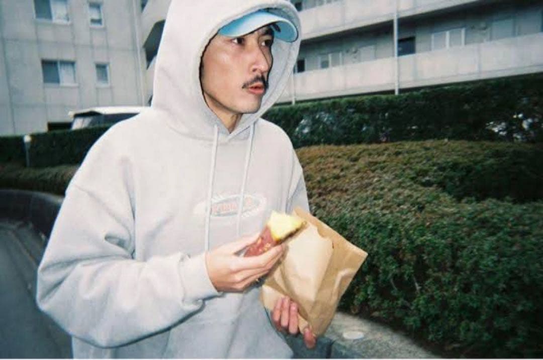 FEELS.HOODIE GRAY 上杉柊平 パーカー - メルカリ