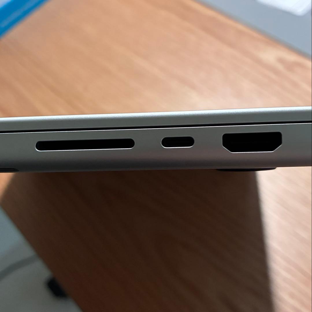 美品 MacBookPro M4Pro 24GB 1TB シルバー