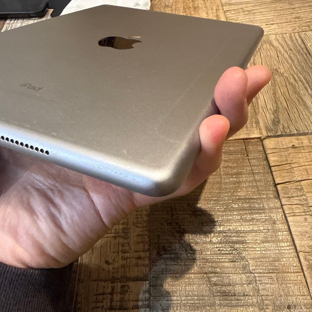 iPad 第5世代 Wi-Fiモデル　128GB