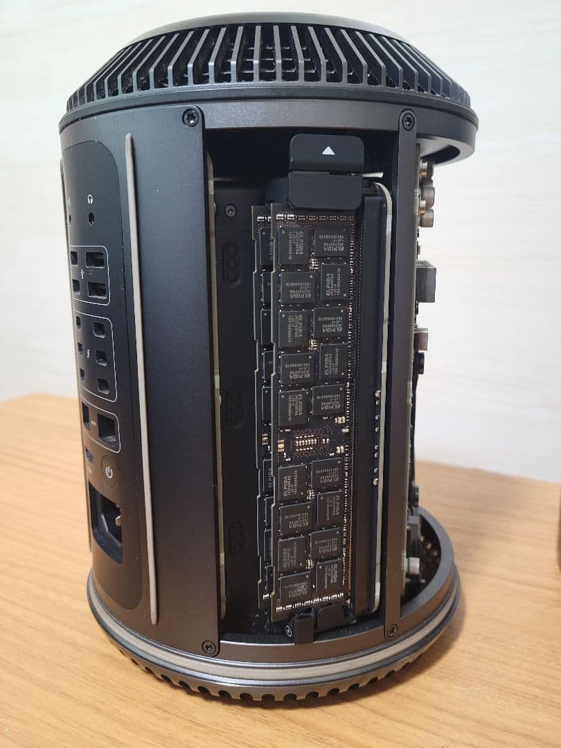 美品上位モデルMac Pro Xeon/48GB/SSD1TB/D700 6GB