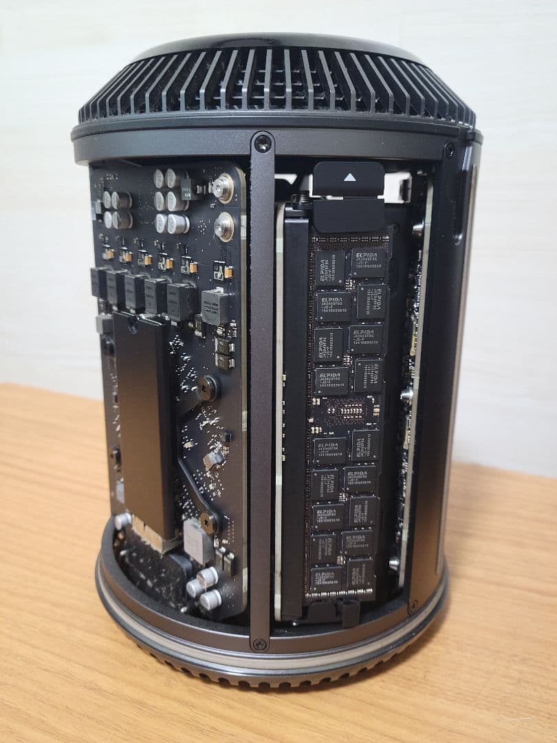 美品上位モデルMac Pro Xeon/48GB/SSD1TB/D700 6GB