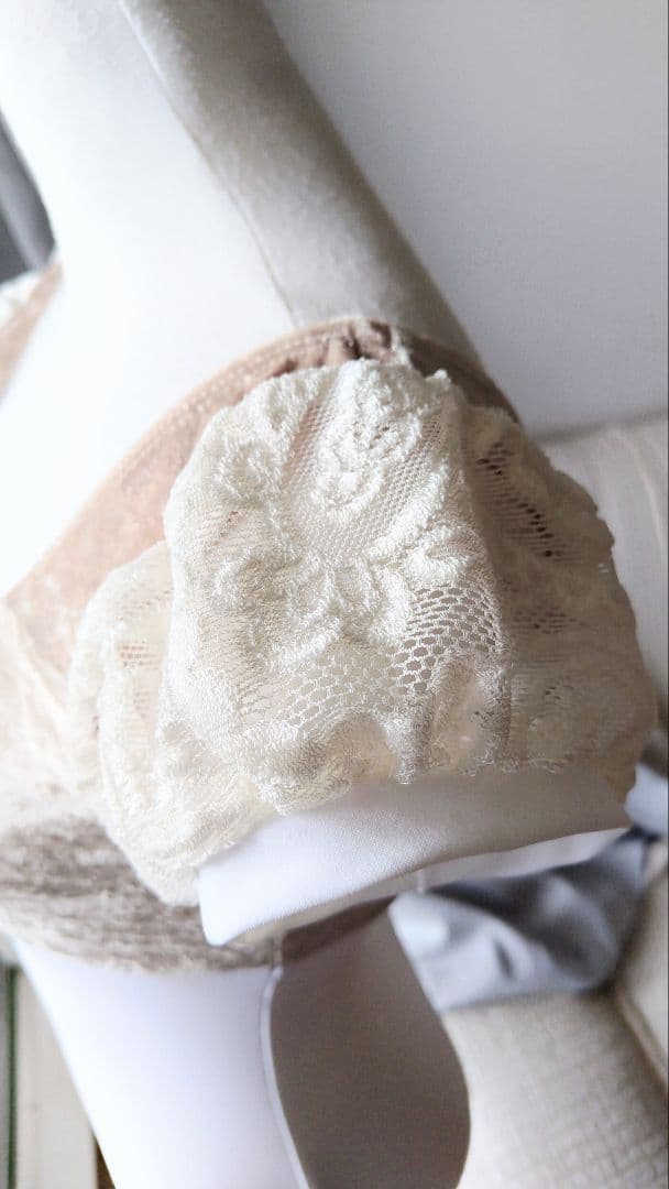 S～Mサイズ∕アイボリーのクラッシュベロアが光る起毛レース袖の娘役