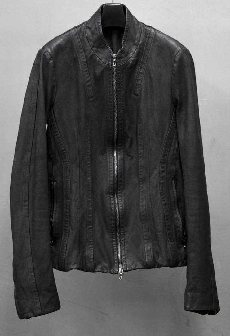 送料込み ユリウス JULIUS シームドレザーライダースジャケット ニルズ JULIUS（ユリウス）の「シームドライダースジャケット（）」 - WEAR