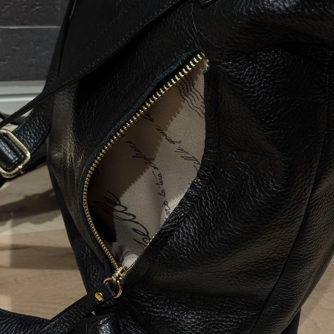 美品】IO pelle イオペレ 黒猫 エンボス リュック イタリアンレザー