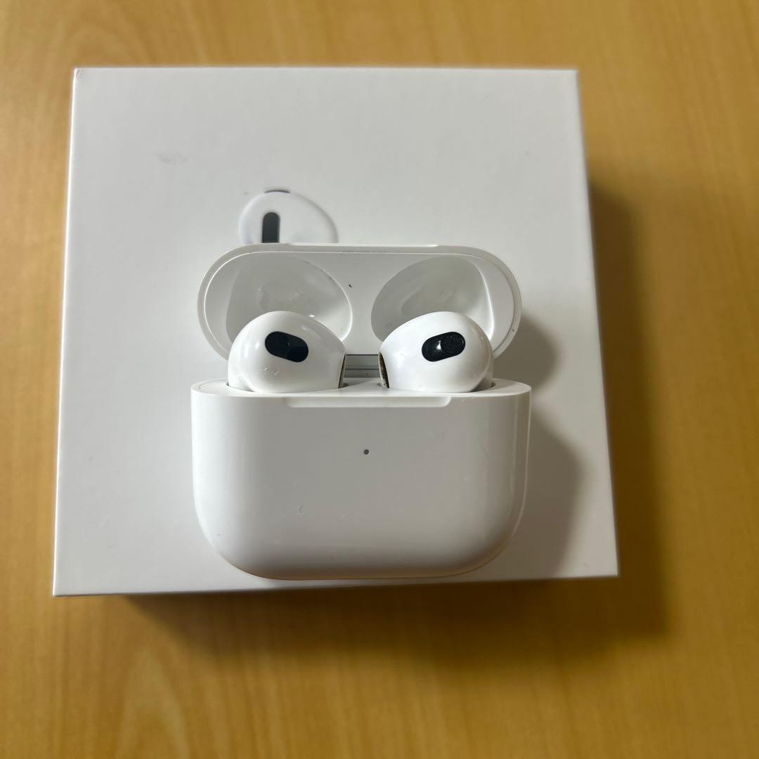 イヤホン airpods3 Amazon.com: Apple AirPods (3rd Generation) Wireless Earbuds with