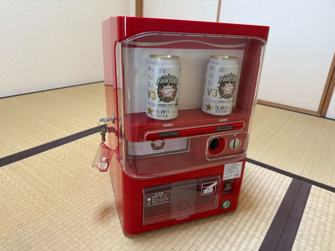 冷蔵自動販売機（日本ハムファイターズ記念缶付） ファイターズ基金応援自動販売機の売上約65万円を受贈 | 北海道日本
