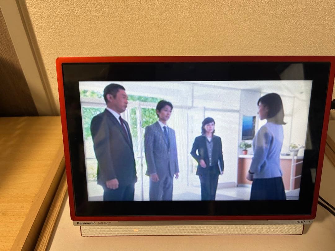 パナソニック 10型 ポータブルTV BDプレイヤー DMP-BV200