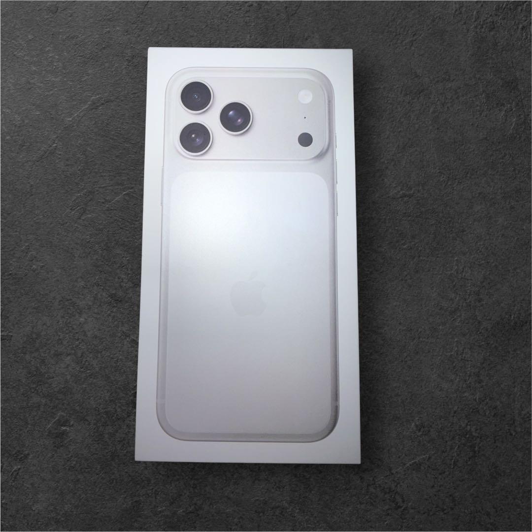 iPhone 17 Pro Max 256GB シルバー 新品未開封 - メルカリ