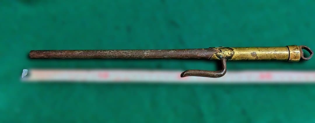 真鍮と鉄製のフック付き棒 十手 時代物