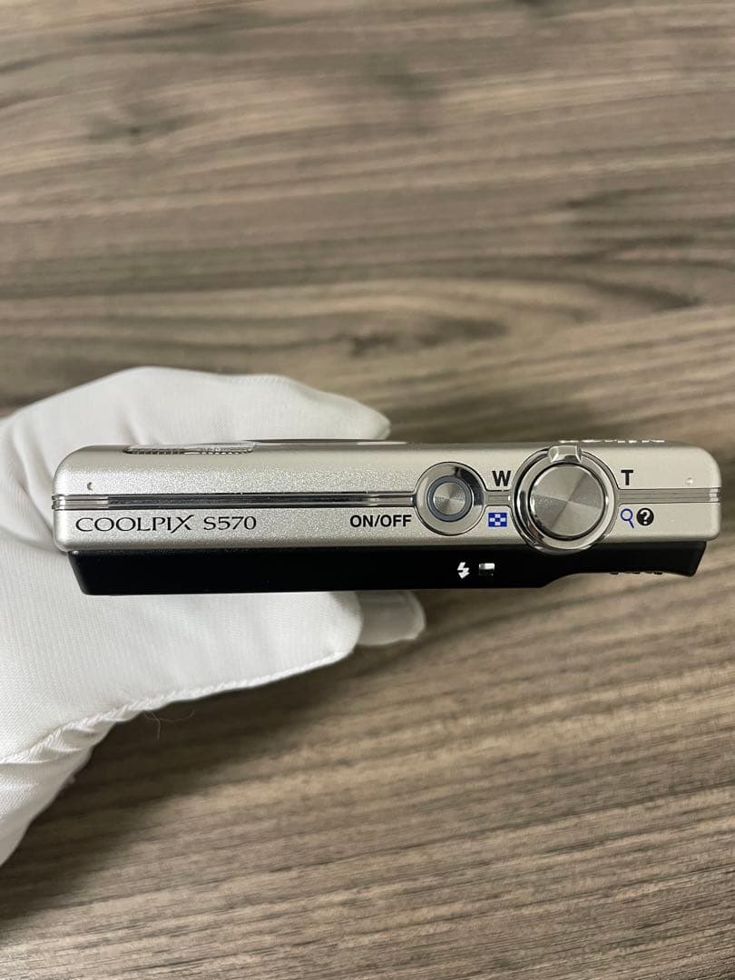 【美品】ポーチ付きNikon COOLPIX S570 シルバー
