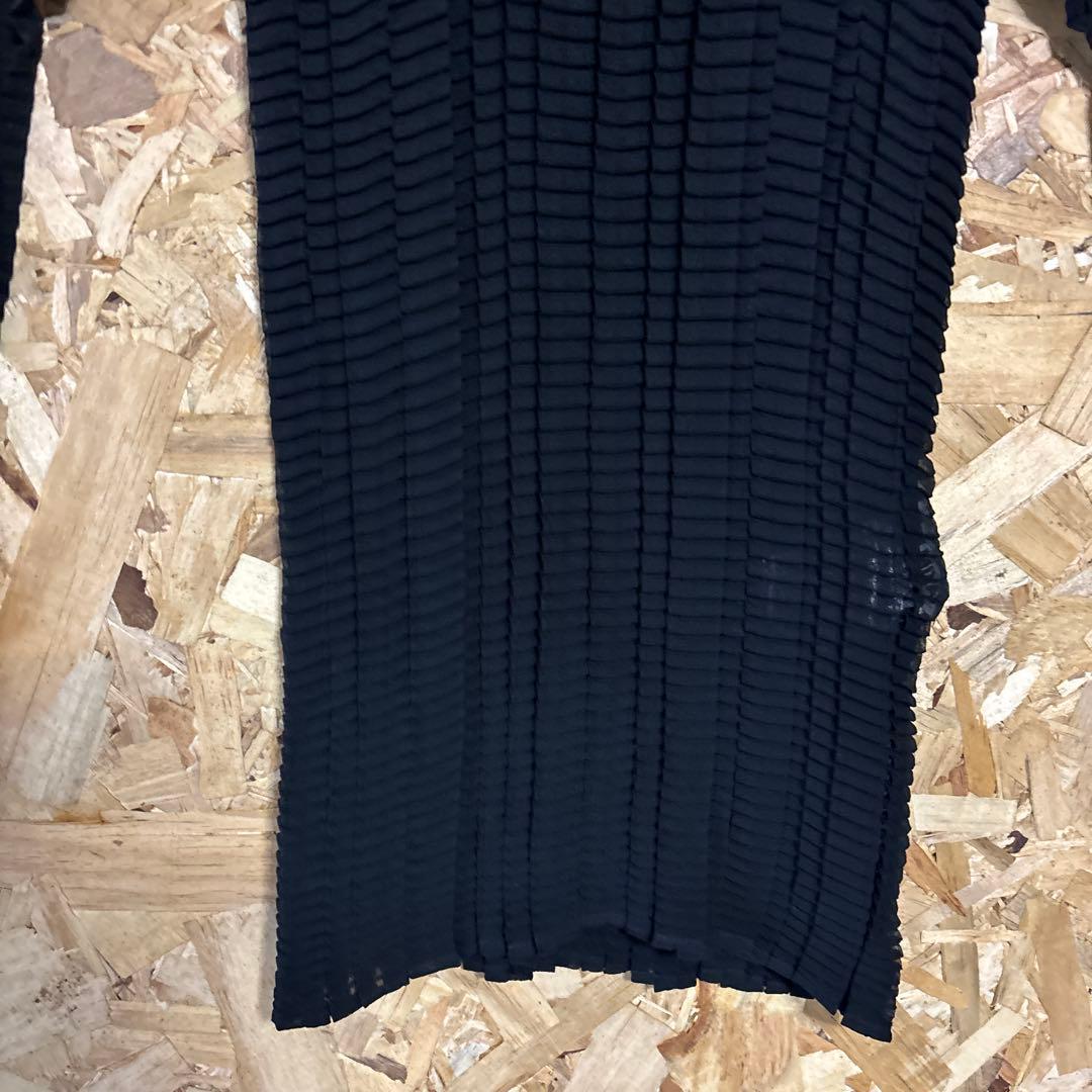 ISSEY MIYAKE イッセイミヤケ ブラックリブ編み長袖ニット レディース