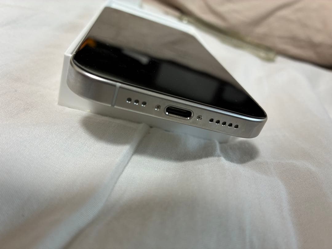 iPhone15 Pro 128G カラーホワイト初期化済み　透明ケース付き