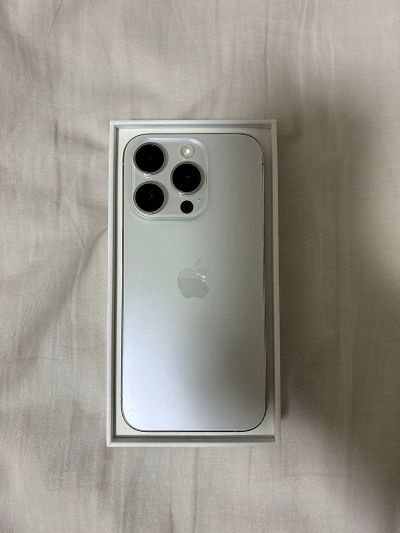 iPhone15 Pro 128G カラーホワイト初期化済み　透明ケース付き