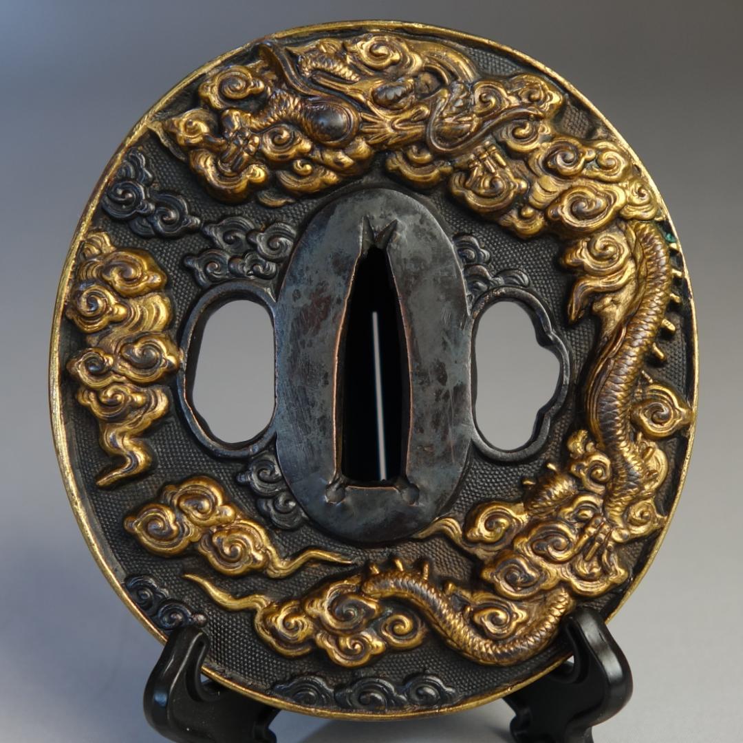 赤銅魚子地 高肉彫 鍍金 雲龍図鍔 】(鍔箱・布団付) 鍔 鐔