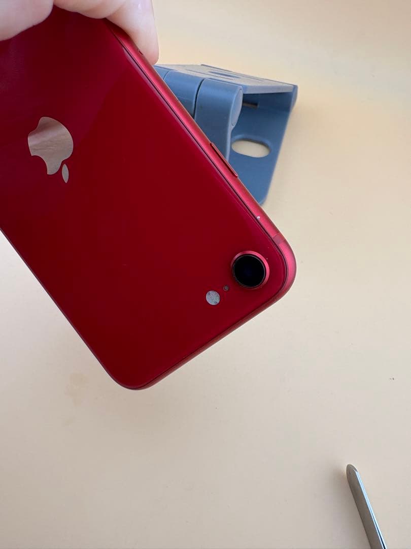 iPhone SE 第2世代 64GB レッド バッテリー100% - メルカリ
