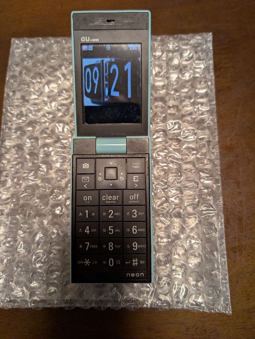 au neon　ミズイロ　W42T 本体　深澤直人　汎用充電器付き