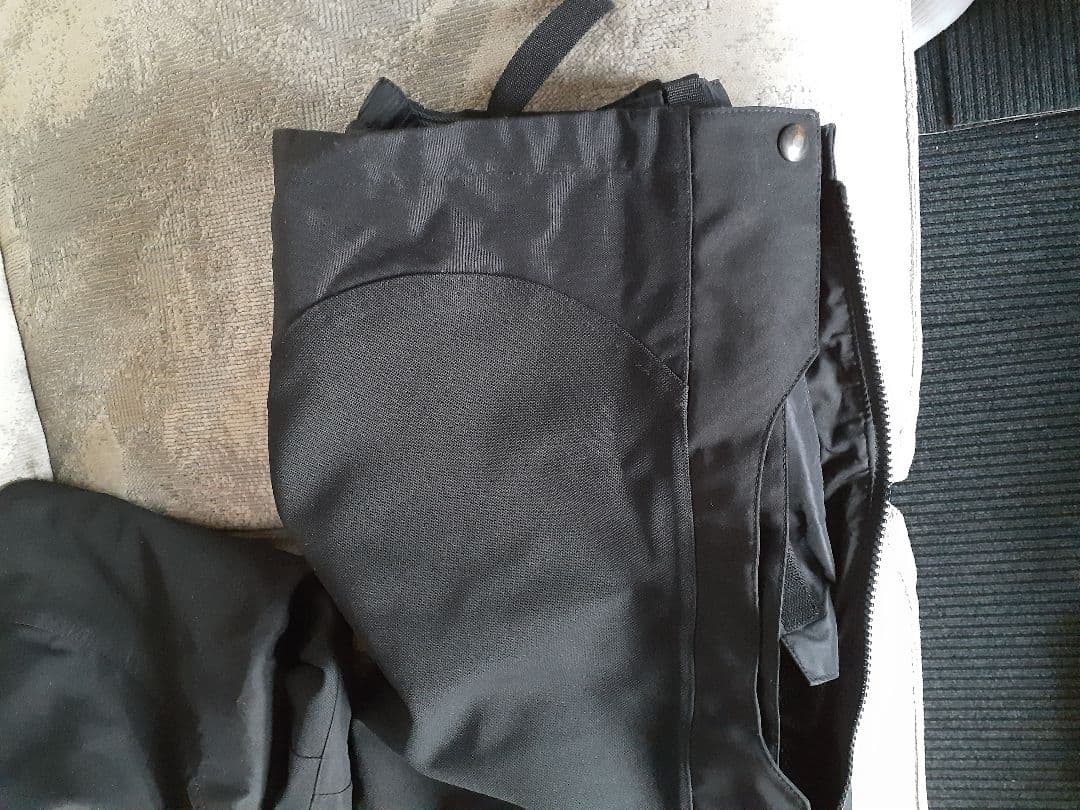 パタゴニア、バックカントリー用雪山パンツに。サイド両開き。ほとんど