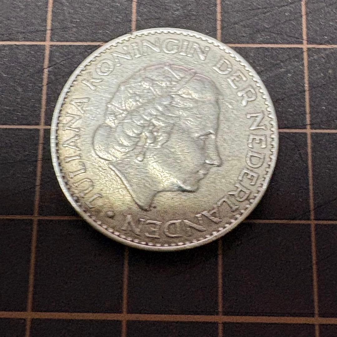 銀貨オランダ旧貨幣2.5ギルダー1959 &1ギルダー1955の2枚とオマケ3枚