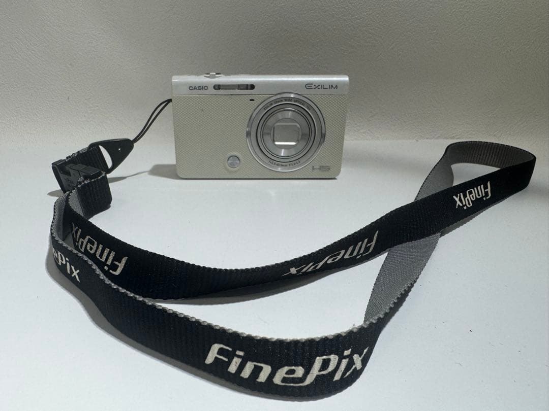 美品 CASIO EXILIM EX-ZR50 ホワイト デジタルカメラ