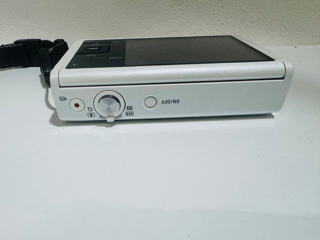 美品 CASIO EXILIM EX-ZR50 ホワイト デジタルカメラ