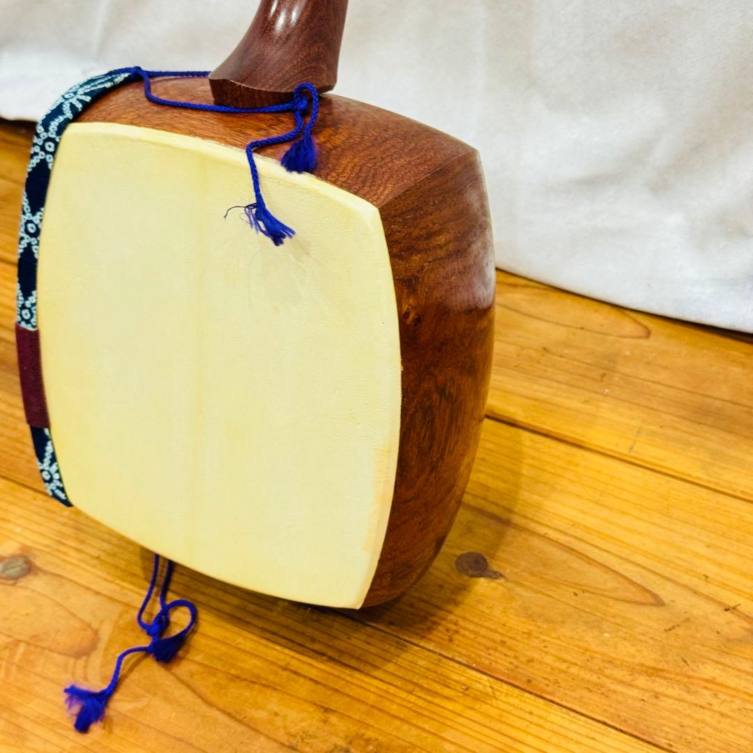 高級 三味線 中棹 紅木 丸打ち胴 ケース付き 高級✨】三味線 中棹 紅木