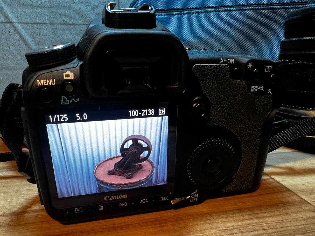 コ*ト様 canon デジタル一眼 EOS 50D 本体・望遠レンズ・バッテリー