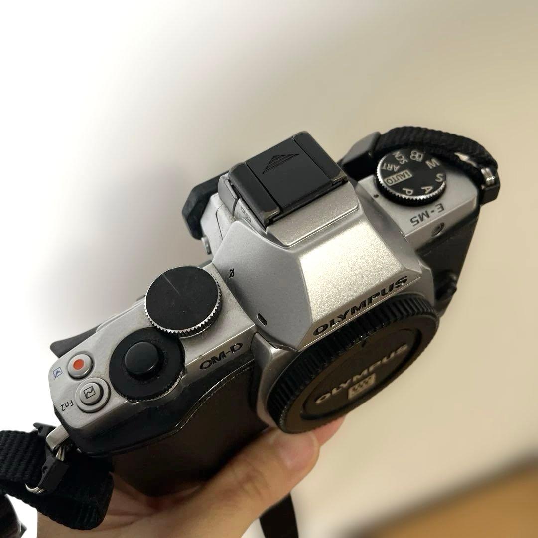 OLYMPUS OM-D E-M5 ボディ 【シャッター数6551】