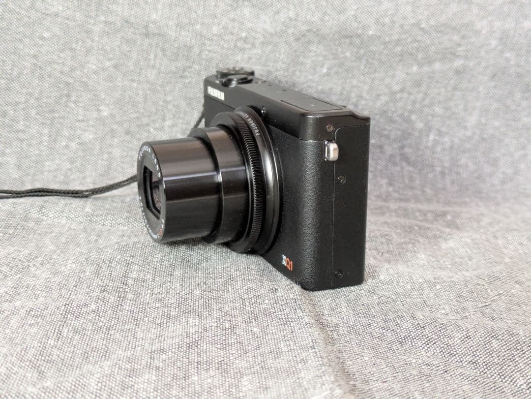FUJIFILM　富士フィルム XQ1