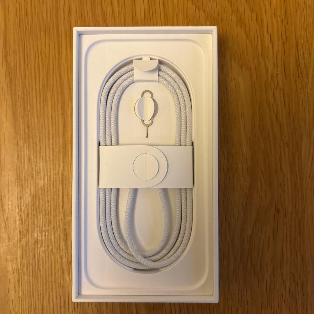 充電回数34回　Apple iPhone 16e 128GB