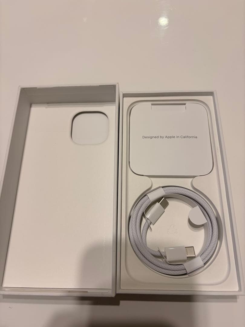 Apple iPhone 15 ブラック128gb 本体　バッテリー86%