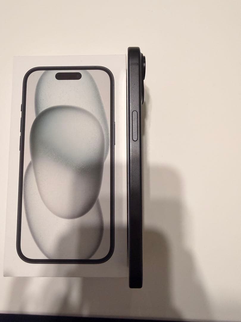 Apple iPhone 15 ブラック128gb 本体　バッテリー86%