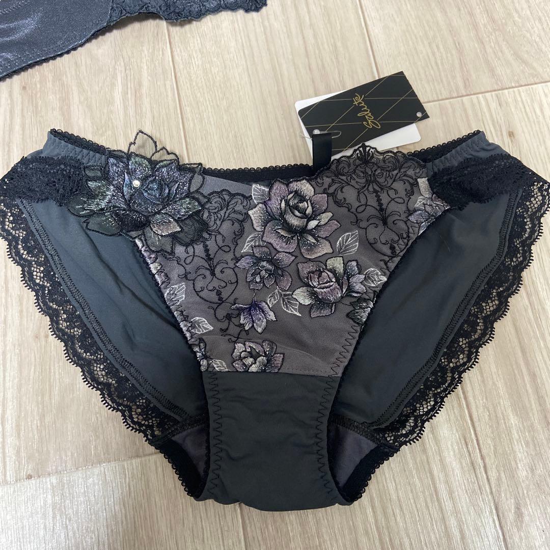 サルート ブラックブラジャーF70 ショーツM2枚 - メルカリ