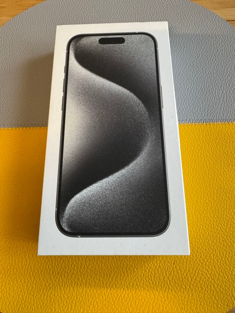 美品iPhone 15 Pro 512GB ホワイトチタニウムAppleケア有