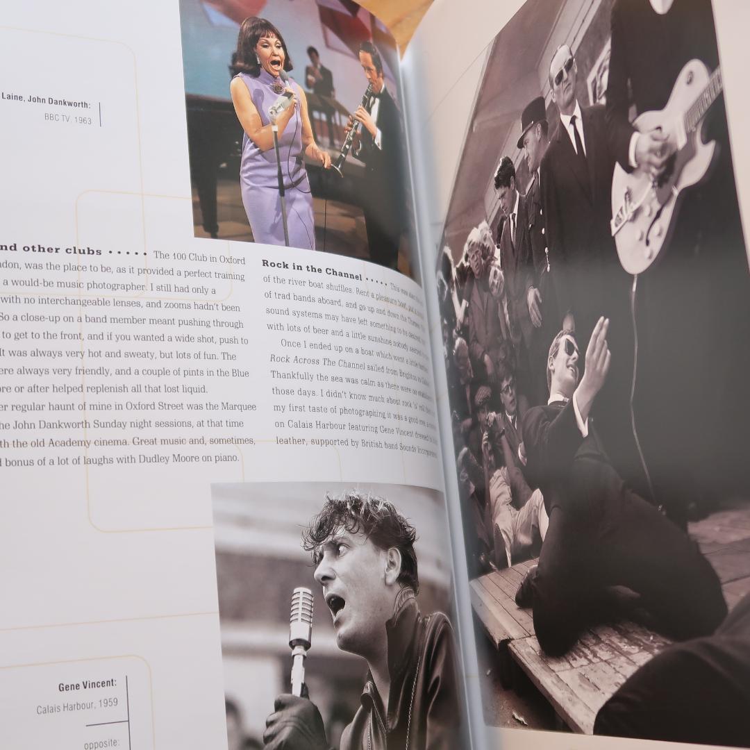 セール！ 希少サイン本 洋書 The Unclosed Eye （写真集） - メルカリ