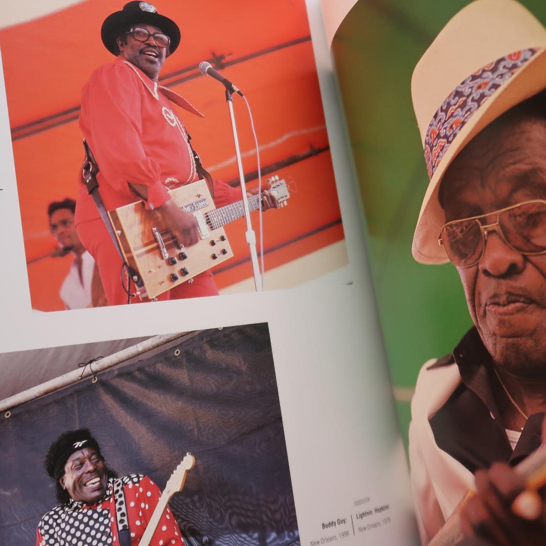 セール！ 希少サイン本 洋書 The Unclosed Eye （写真集） - メルカリ