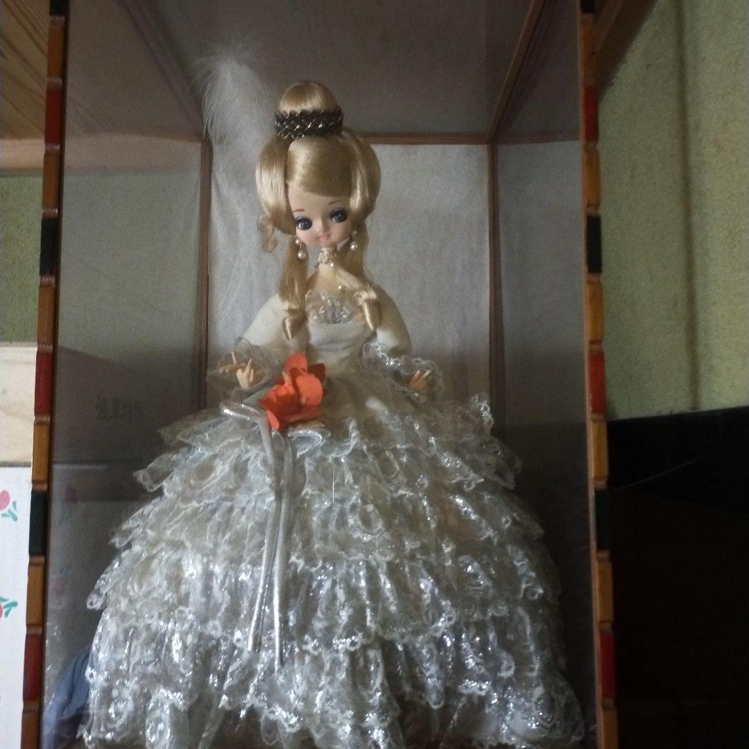 ドレスを着た人形 リカちゃん LW-22 ファンタジープリンセス シャイニングブルードレス