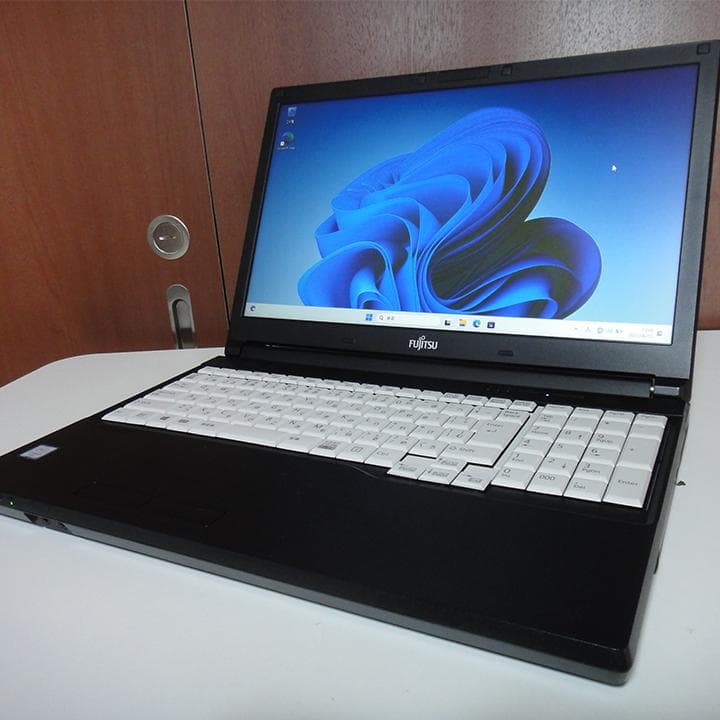 i3-8130U/SSDなし/Windows11