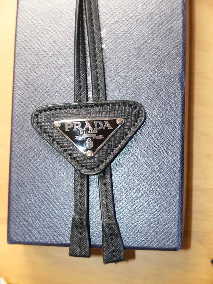 PRADA サフィアーノ　レザー　ポロ　タイ ☆PRADA☆ブラックサフィアーノレザー ボロタイ (PRADA/ネクタイ