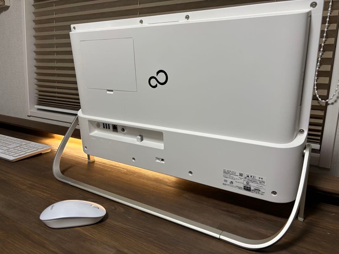 【送料込み！】本体モニタ一体型パソコン　富士通_FMVF70D1W