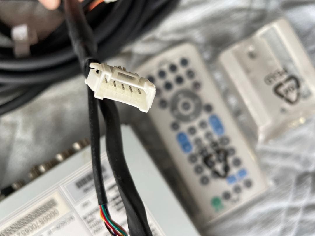 ilza 浴室テレビ14型　本体とリモコン付き