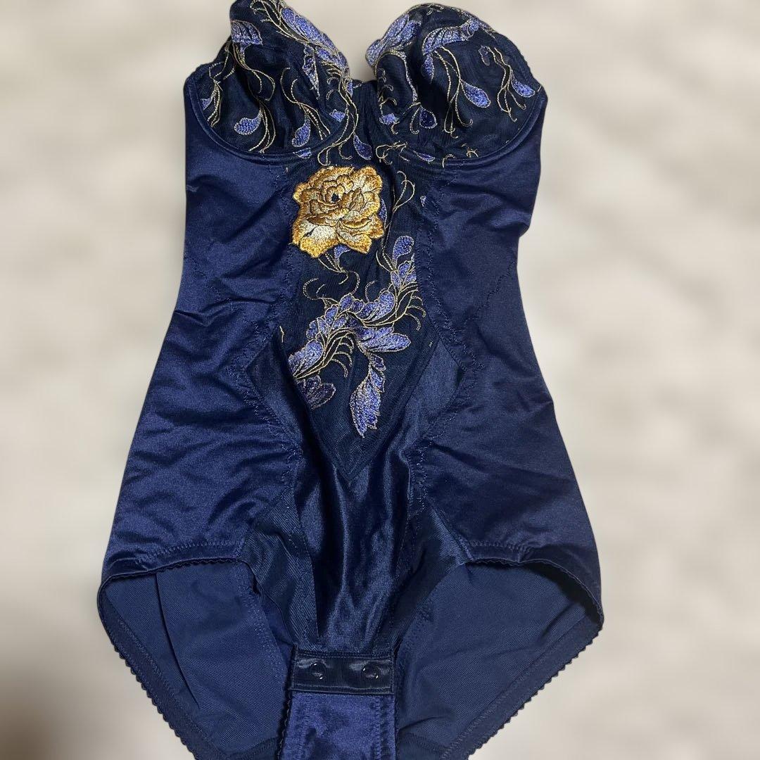 ノエビア×ワコール ネイビー 刺繍バラ ボディスーツ D70M - メルカリ