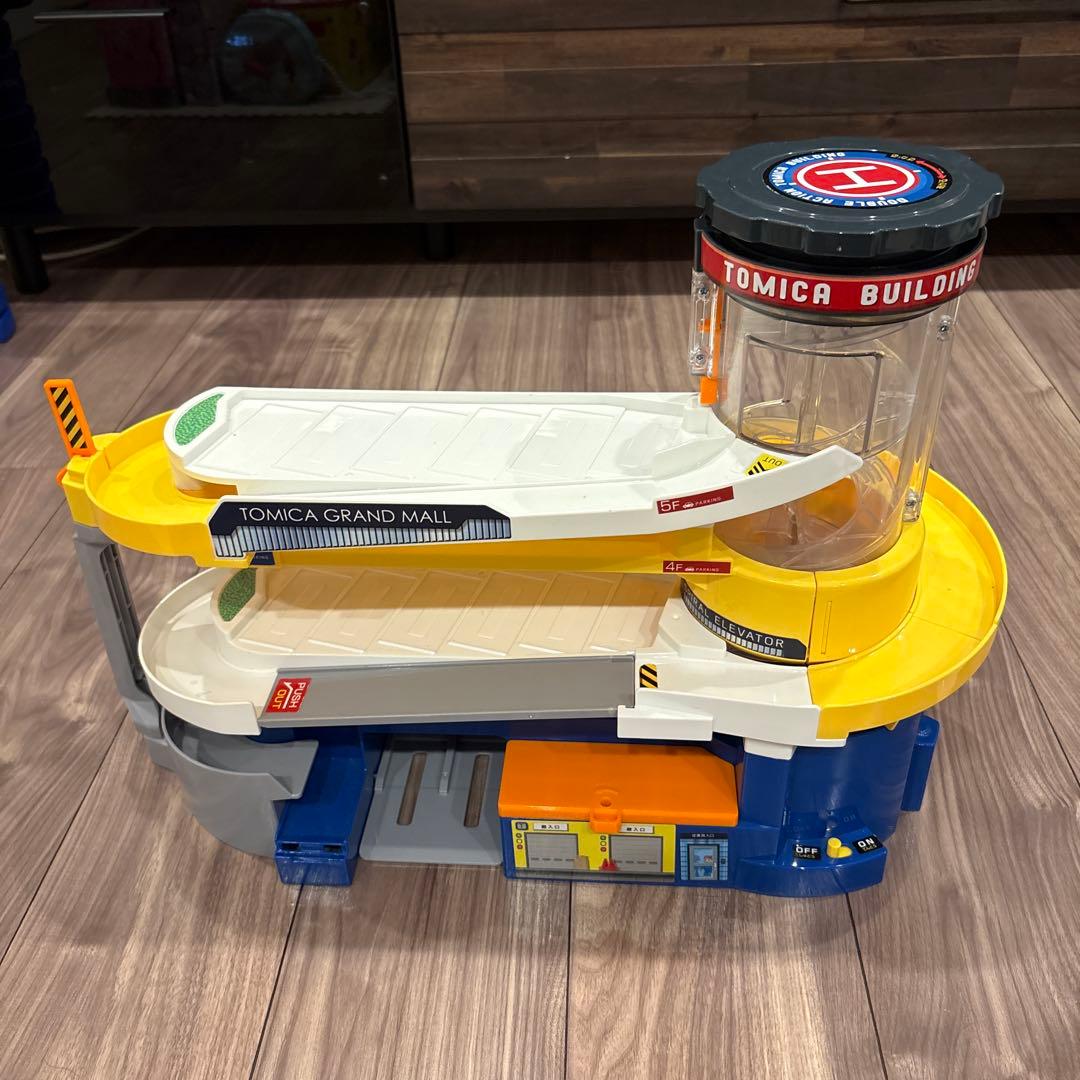 トミカ ダブルアクショントミカビル トンネルくぐって！やまのぼり